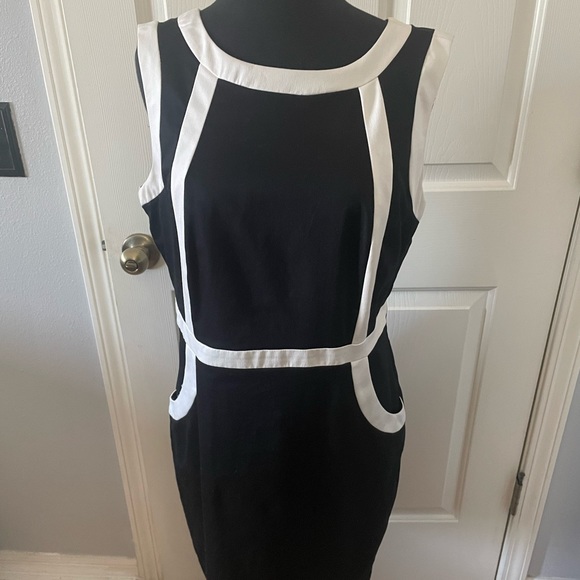 Worthington Short Sleeve Black White Color Block Contrast Dress Size 14 NWOT - Picture 2 of 3